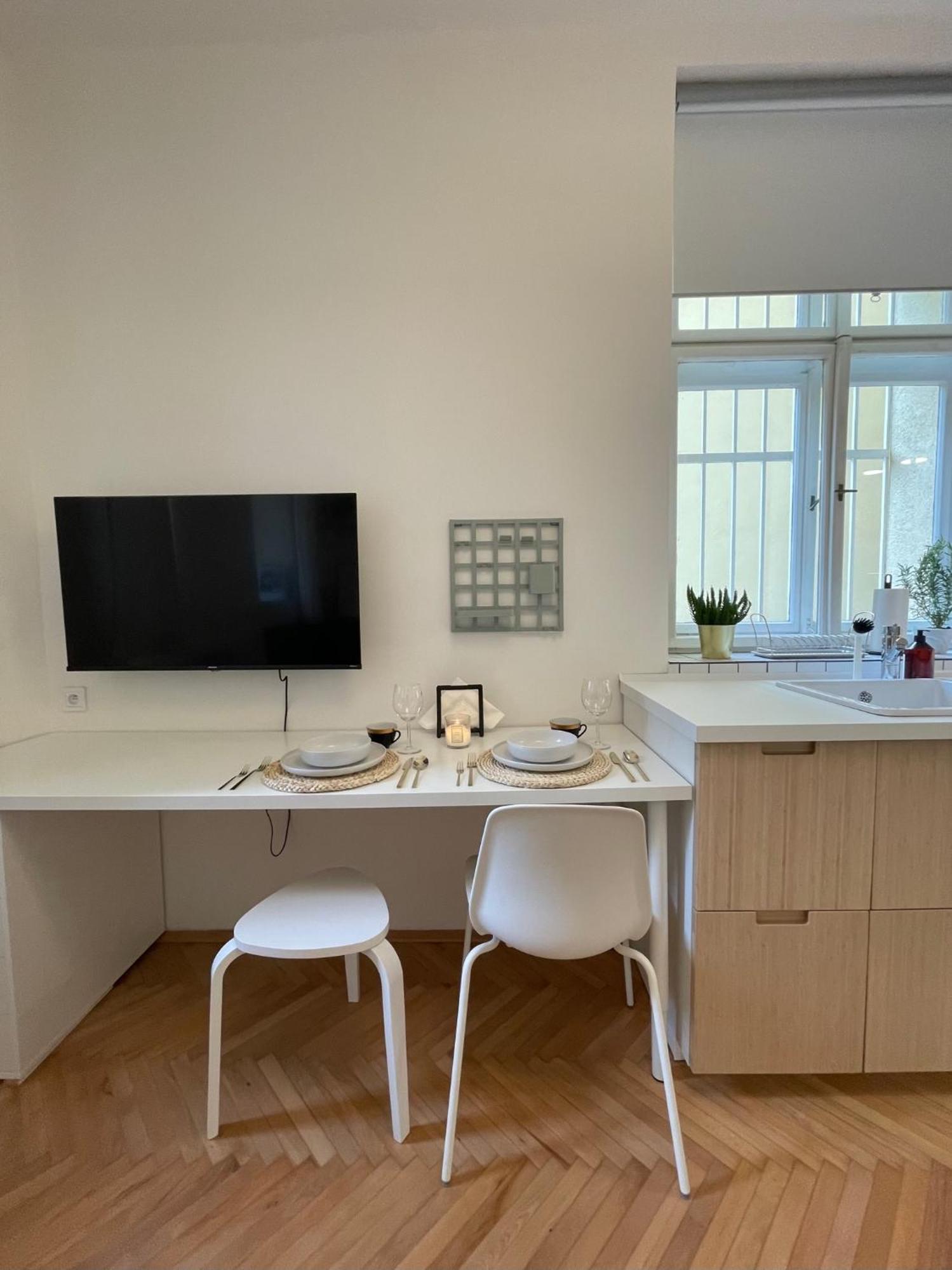 Urban Retreat I Modern Boho Apartments In Lovely Letna District - 10 Minutes From Old Town Praga Exterior foto